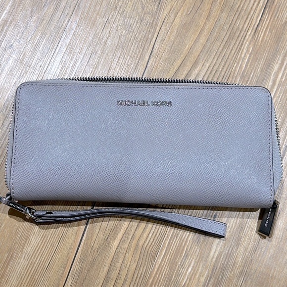 MICHAEL Michael Kors Handbags - MICHAEL MICHAEL KORS
Leather Continental Wristlet